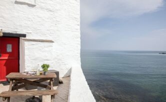 Best places to stay by the beach in Cornwall